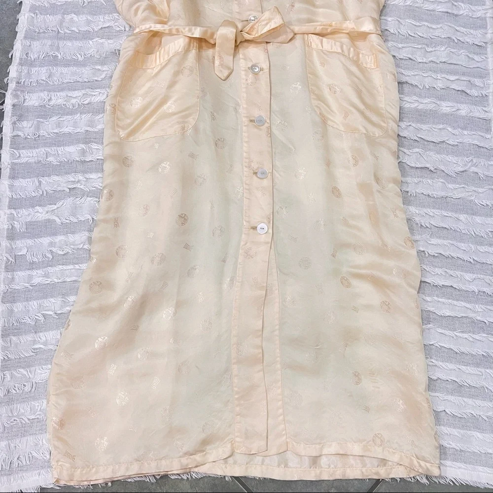 Longevity Hangzhou China. Women Light gold robe. 100% Silk. Size : M - Picture 8 of 12